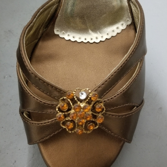 Gorgeous beauty - see pics for any wear - Picture 6 of 8